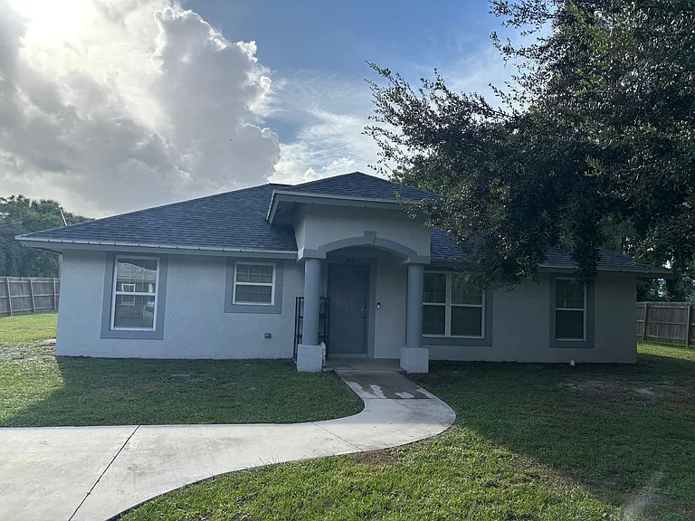 508 SE 11th Ave — Photo 1