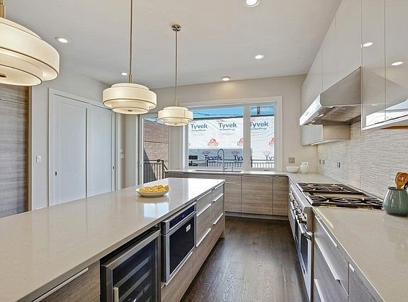 4th image of 537 N Artesian Ave