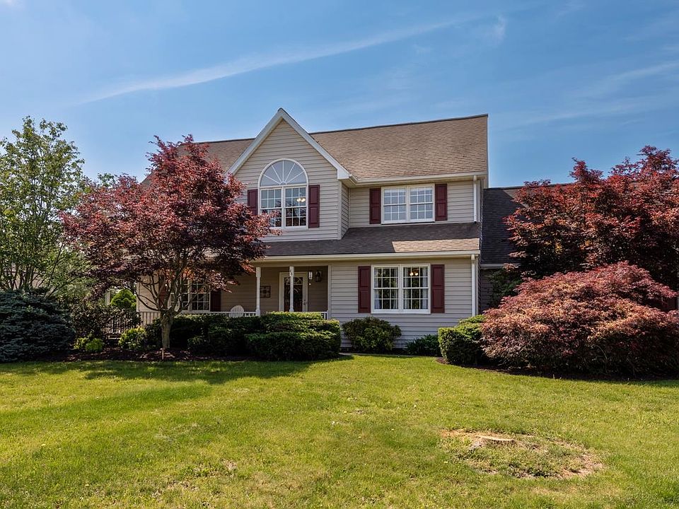 1st image of 44 Hereford Dr