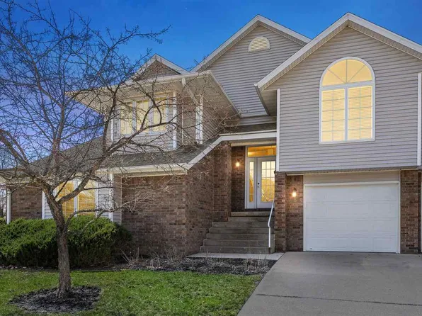 15 Camborne Cir, Iowa City, IA 52245