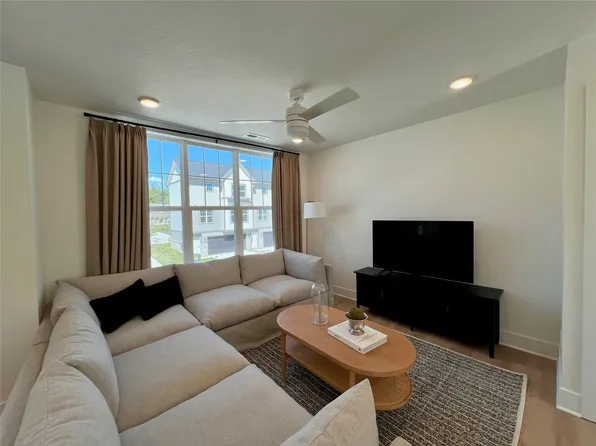 4472 154th St, Urbandale, IA 50323