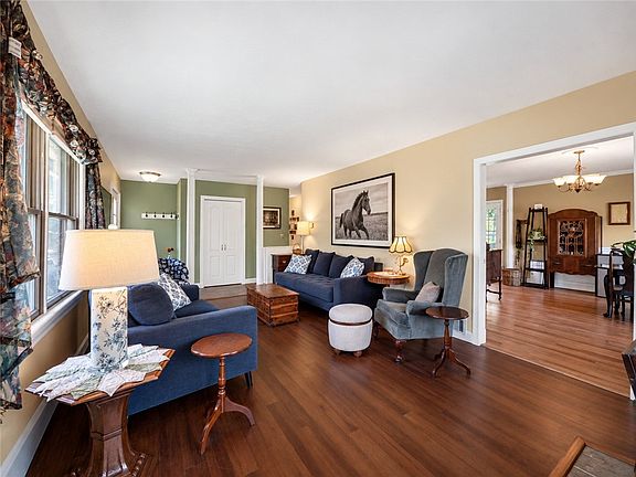 5th image of 2056 Sackett Rd