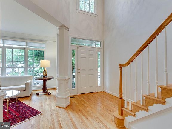 2nd image of 10096 Farrcroft Dr