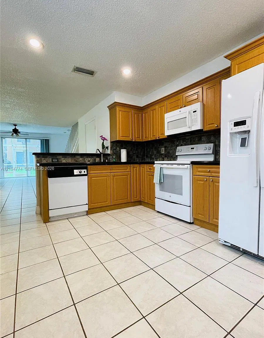 Sectors 3 & 4 Boundary Pl — Photo 3