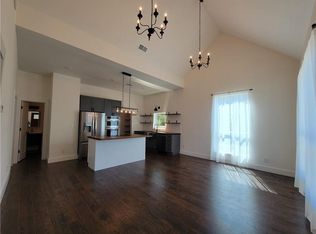 407 N Washington Ave, Cameron, TX 76520