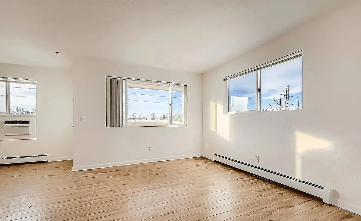 2 bed, 1.5 bath, 965 sqft, $1,580 — Photo 2