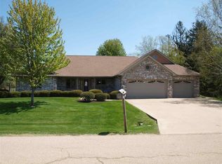 2751 N Indian Heights Dr, Oregon, IL 61061