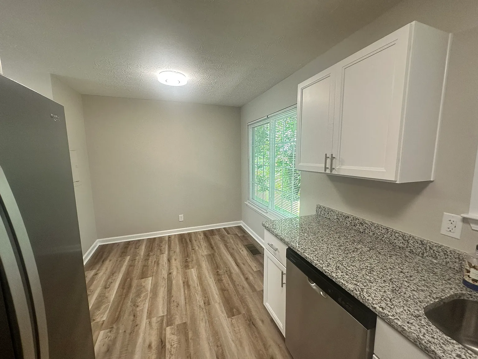 2 bed, 800 sqft, $1,425 — Photo 3