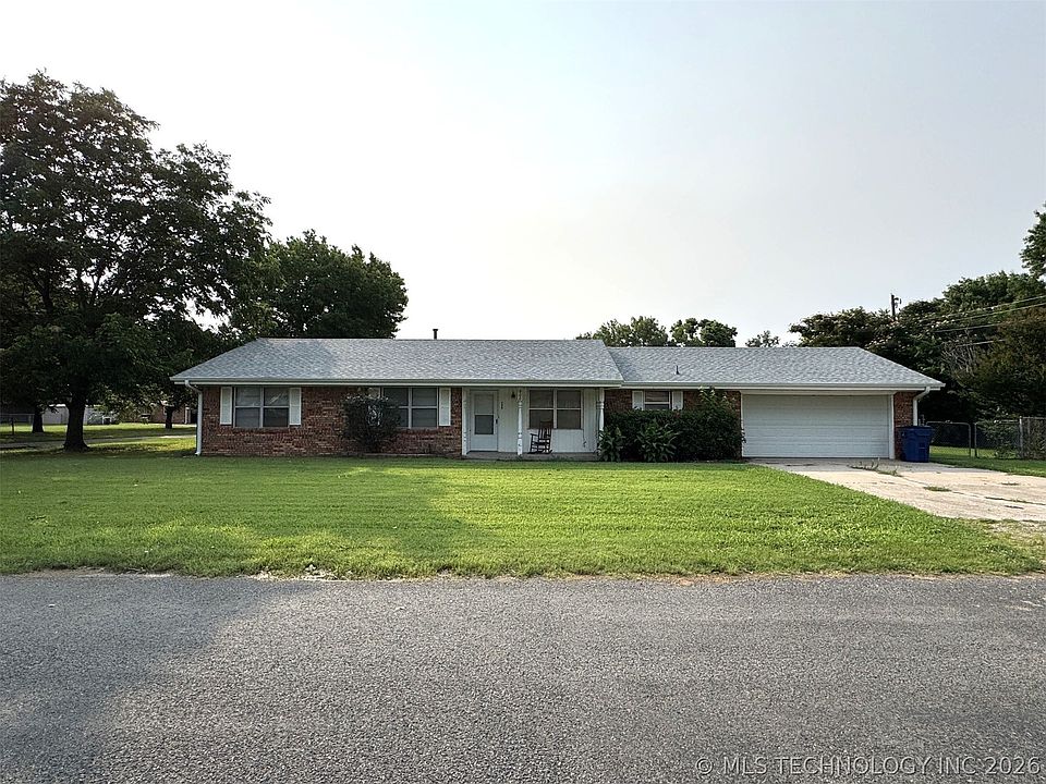 1st image of 900 Sherry Dr