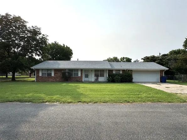 900 Sherry Dr, Stratford, OK 74872