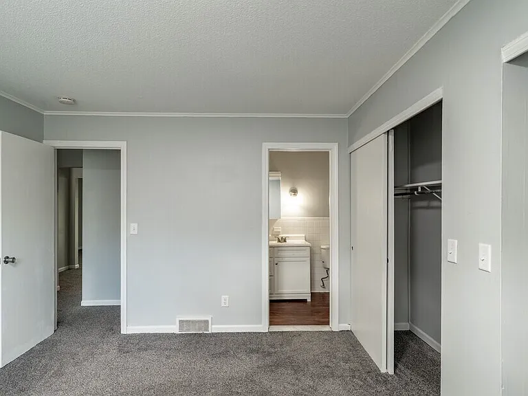 Fountainview East Apartments — Photo 33