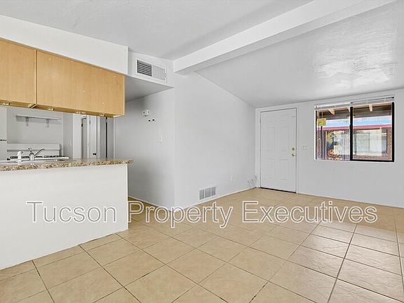 5th image of 1662 N Beverly Ave