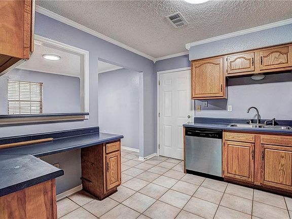 4th image of 328 Magnolia Ave