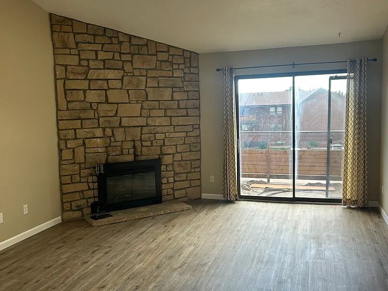 431 Wright St #309 — Photo 8