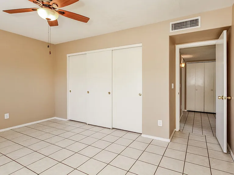 8015 W Laurel Ln — Photo 13