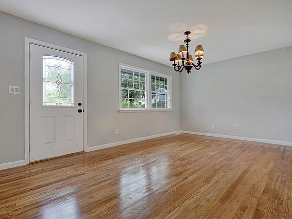 4th image of 31 Point O Woods Dr