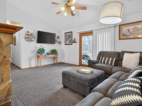 3rd image of 3905 Memory Ln