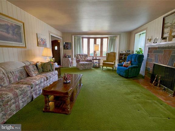 3rd image of 1020 Edmonds Ave