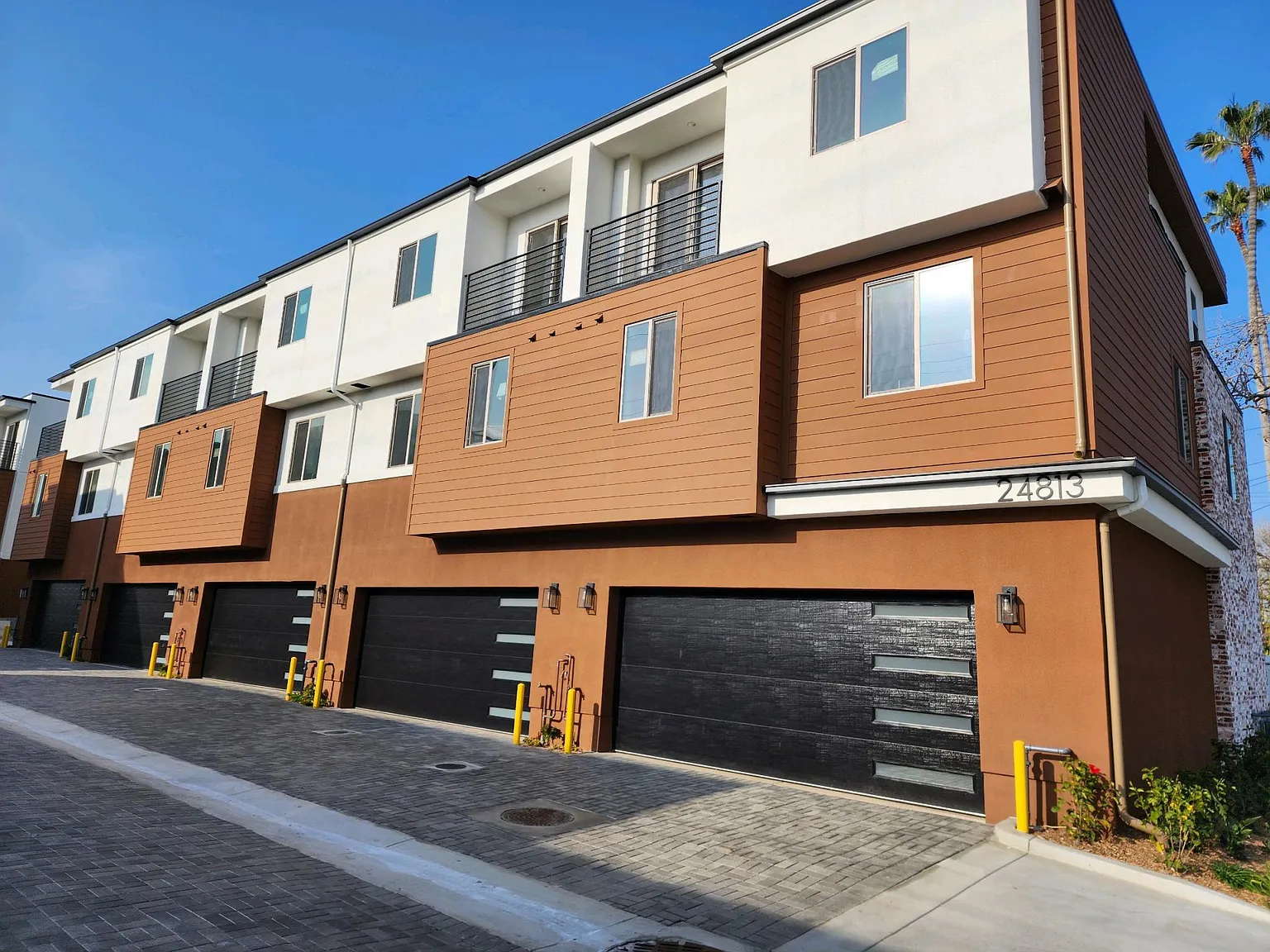 3 bed, 3.5 bath, 1700 sqft, $4,100 — Photo 1