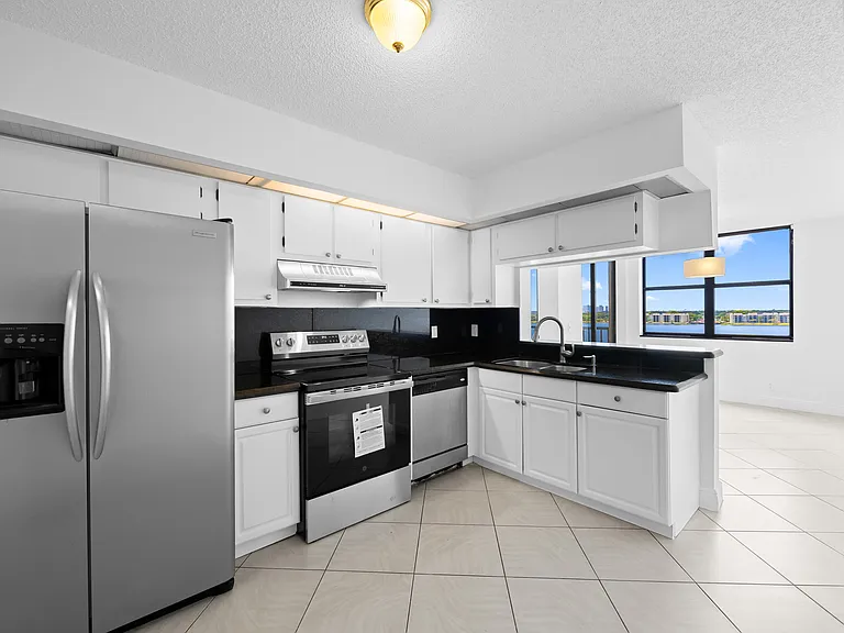105 Lake Emerald Dr #706 — Photo 8