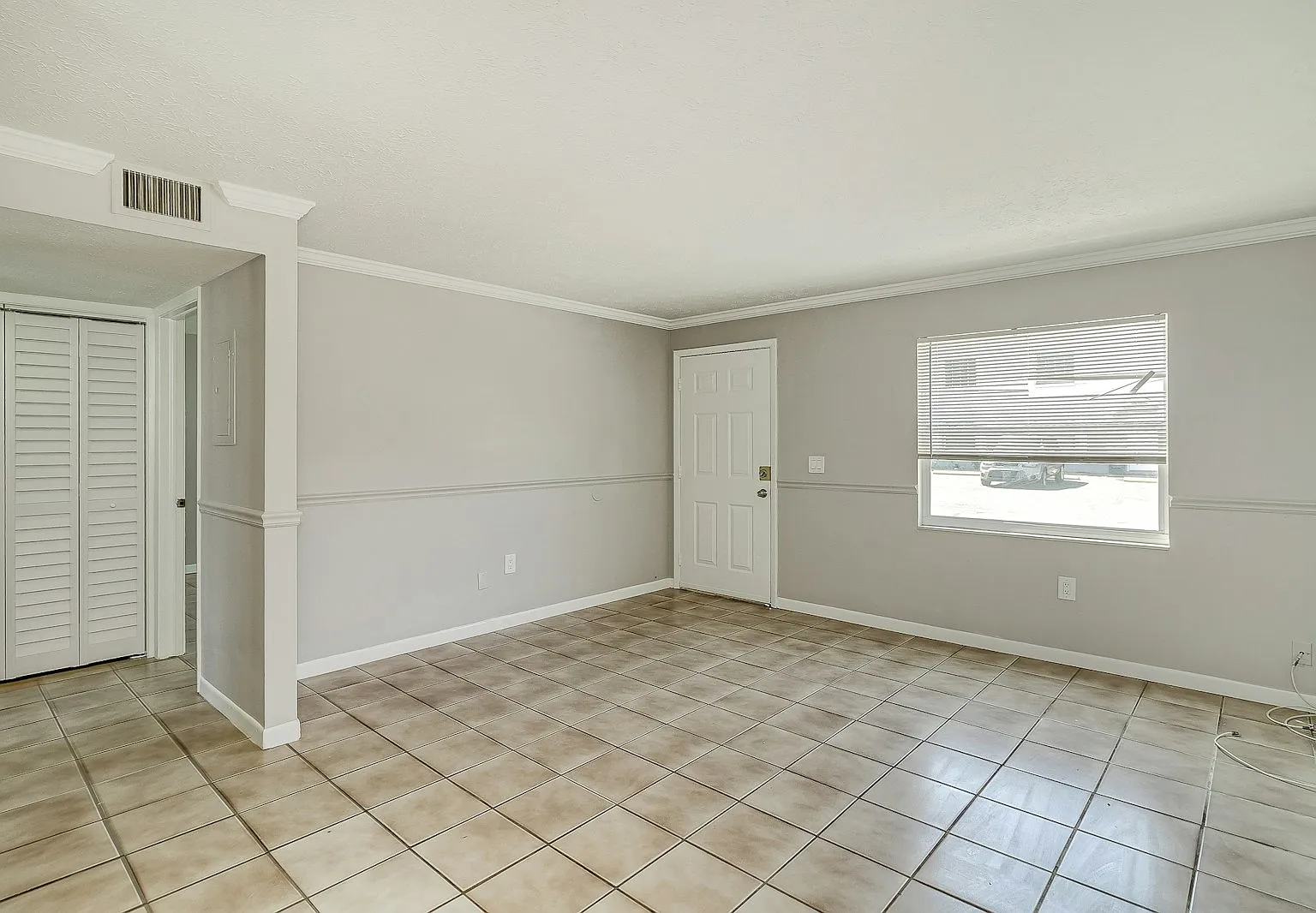 8727 North 50th Street, Unit B — Photo 3