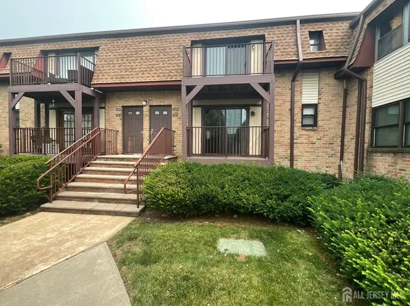 1203 N Oaks Blvd, North Brunswick, NJ 08902