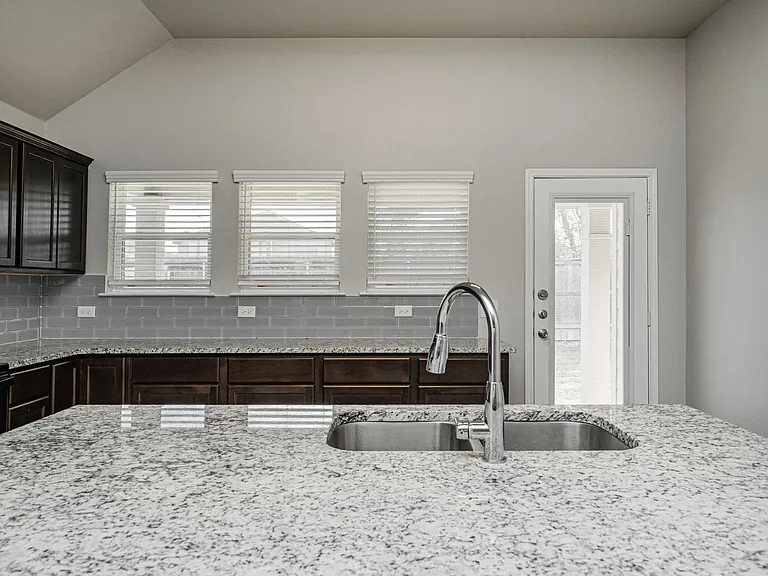 517 Fallbrook Dr — Photo 11