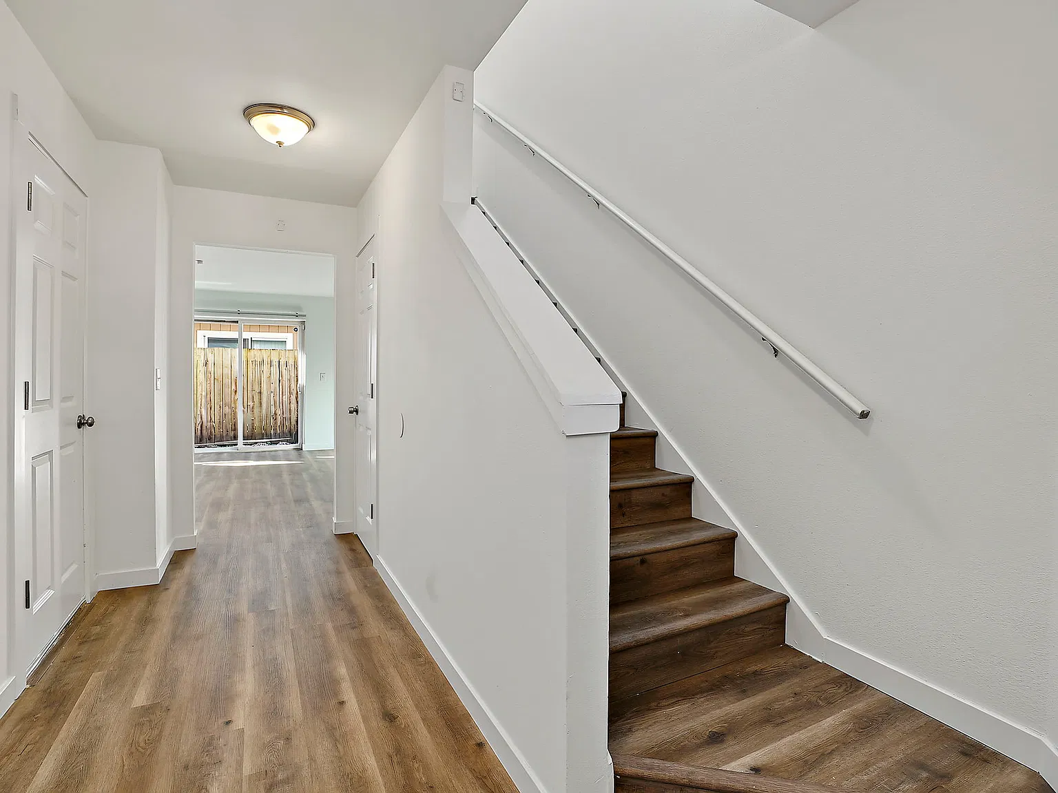 3 bed, 2.5 bath, 1280 sqft, $2,150 — Photo 3