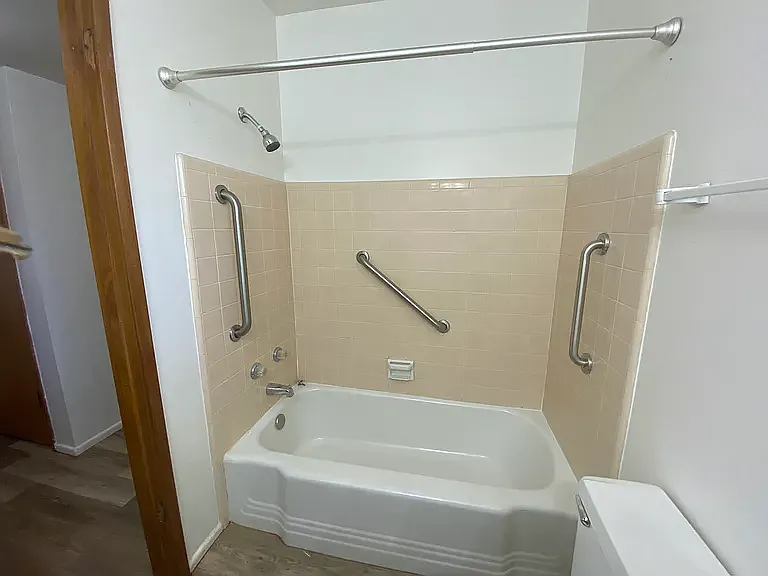 Belmont Apartments — Photo 14