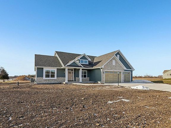 5th image of 2034 Highland WAY