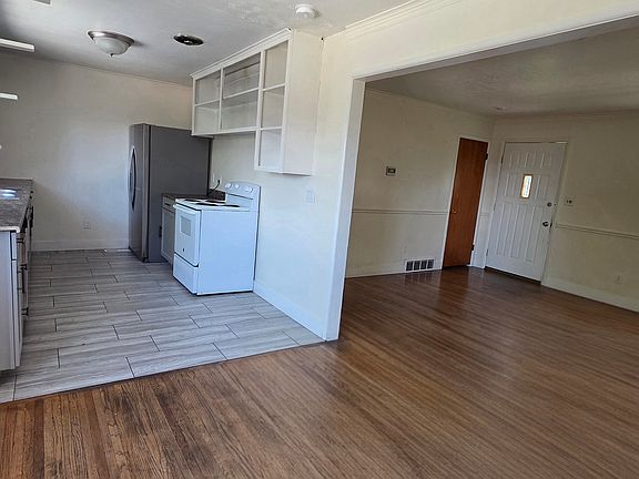 2nd image of 7708 W Glenwood Ave