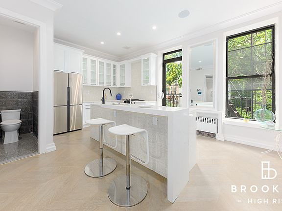2nd image of 234A Vernon Ave #1A