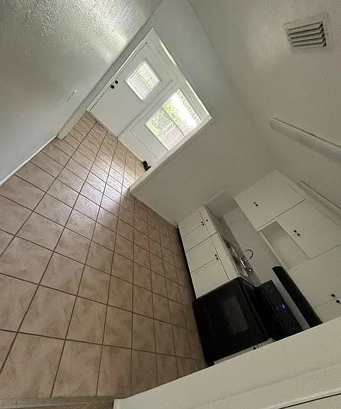 980 Osborne Dr #1 — Photo 3