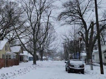 2nd image of 696 Hill Ave