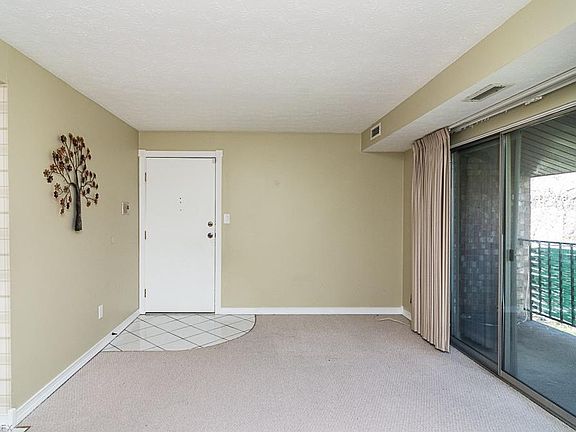 4th image of 16395 Heather Ln APT 302