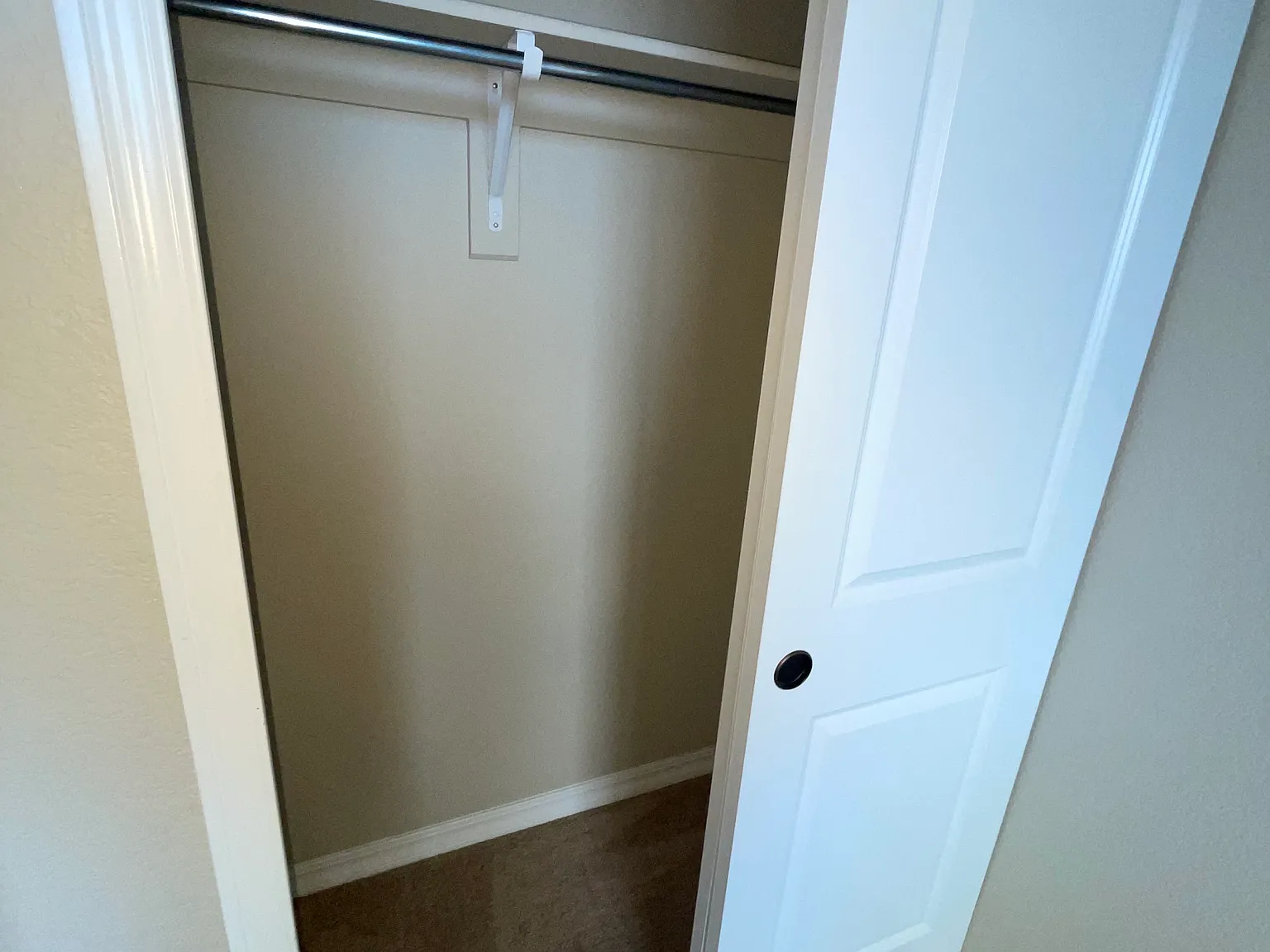 3 bed, 2.5 bath, 1500 sqft, $2,300 — Photo 3