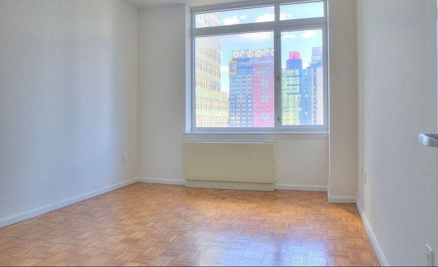 2nd image of 326 W 43rd St #27B