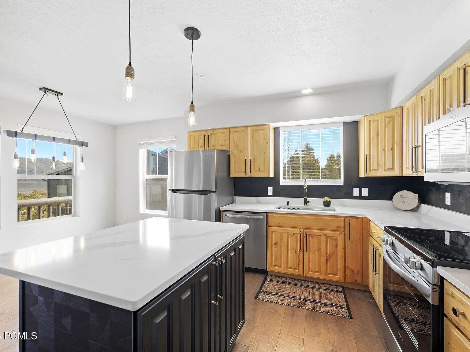 2 bed, 2.0 bath, 1028 sqft, $2,500 — Photo 3