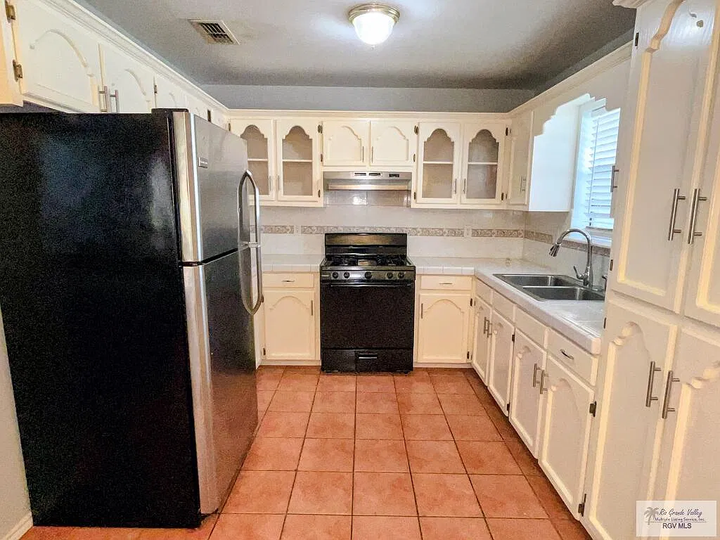 3 bed, 4.0 bath, 1600 sqft, $1,700 — Photo 3