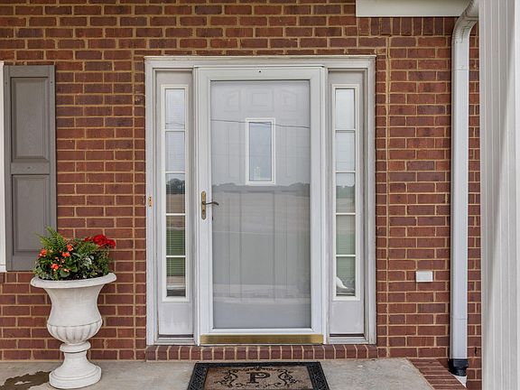 4th image of 2225 Candy Ln