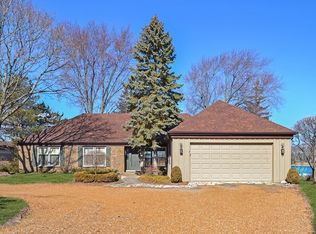1540 Lake Shore Dr S, Barrington, IL 60010