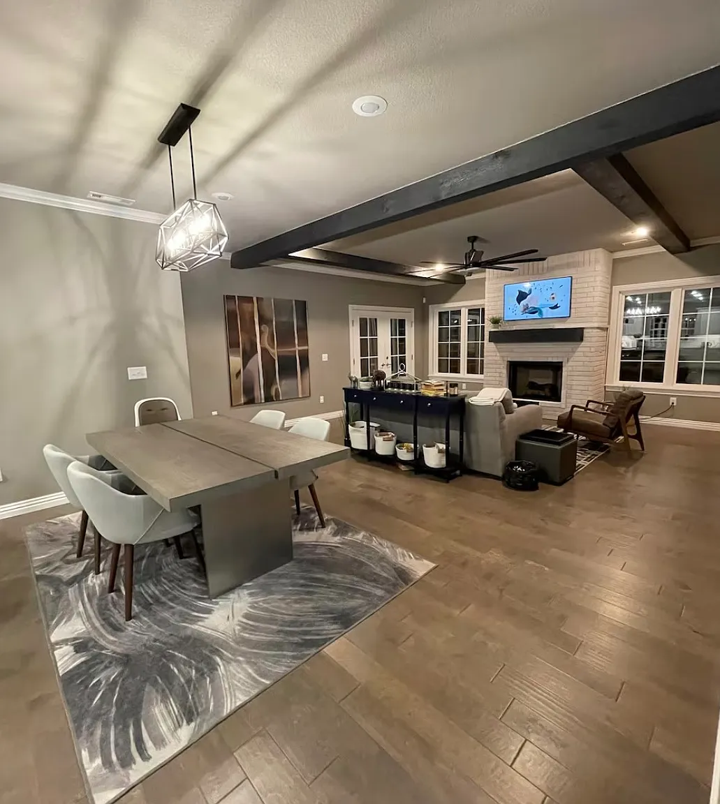 4 bed, 2325 sqft, $3,284 — Photo 4