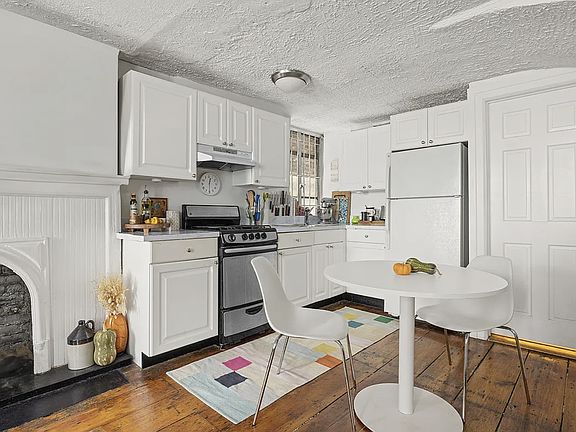 4th image of 102 Vanderbilt Ave #1