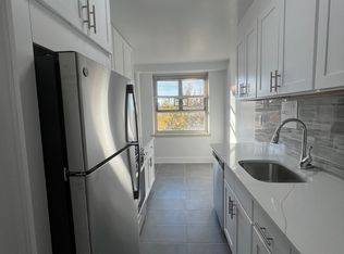 18902 64th Ave APT 9J, Fresh Meadows, NY 11365