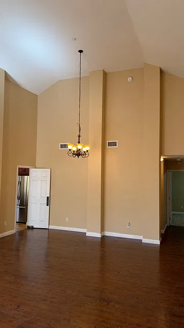 4 bed, 2045 sqft, $3,200 — Photo 4