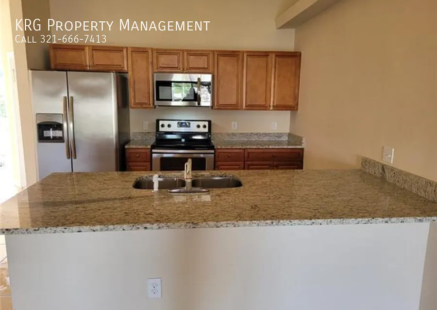 Modern 3BR/2BA Duplex in a Prime Cape Coral Location with a Fenced Backyard! — Photo 3