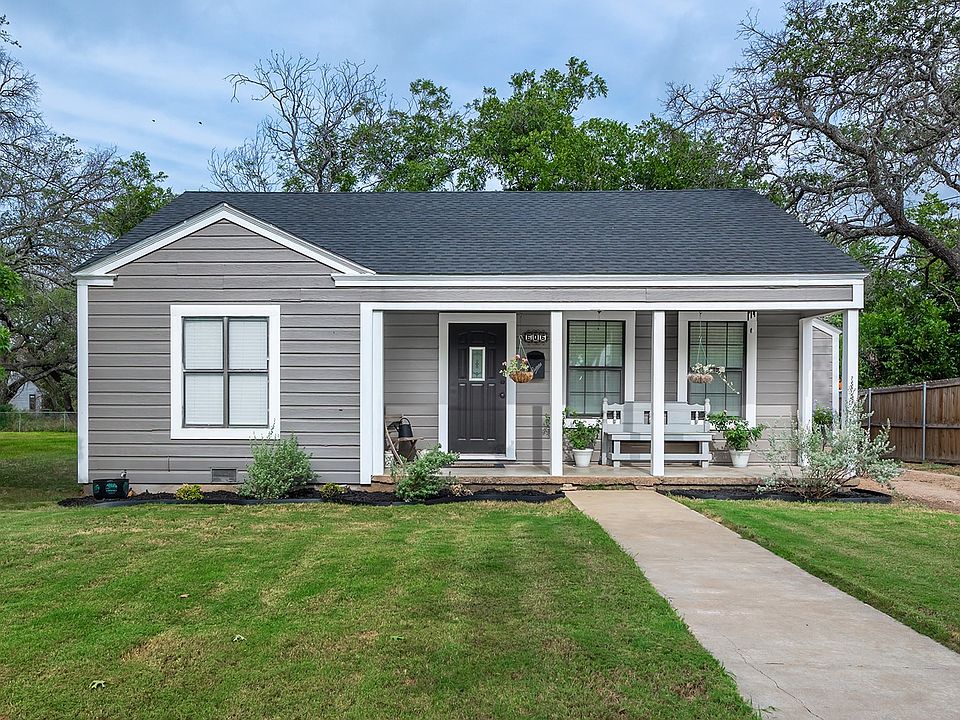 1st image of 606 Poplar Dr