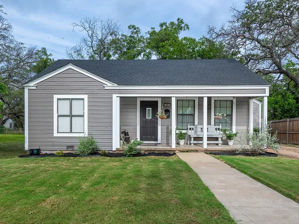 606 Poplar Dr, Brady, TX 76825