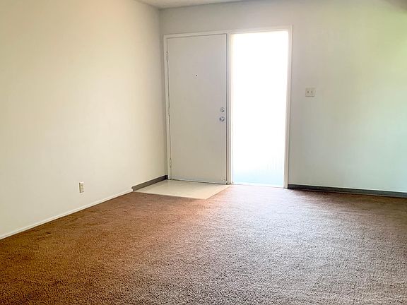 3rd image of 1007 Willow St #Z11z