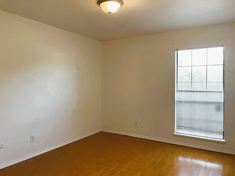 5664 Perrin St — Photo 9